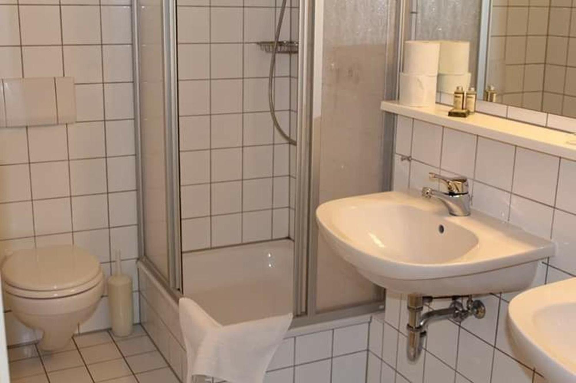 Hotel Cafe Rhoenperle Bad Neustadt an der Saale Zewnętrze zdjęcie